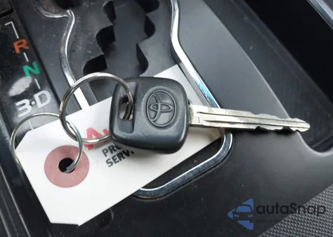 2011 Toyota Tacoma из США, поврежденный, VIN 5TFPX4EN6BX005073